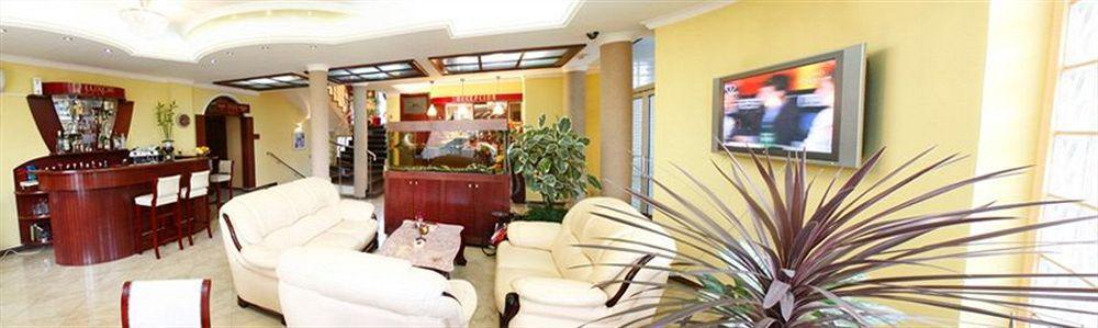 Hotel Luxor Suto Orizari Екстер'єр фото